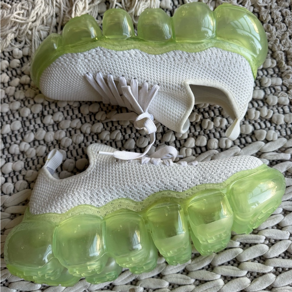 GROUNDS moopie inspired white and green platform sneakers